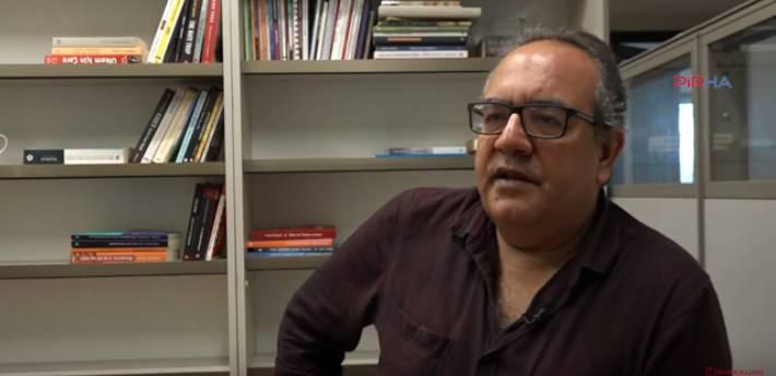 <p>Sıra Mustafa Kemal Erdemol'a geldiğinde seviye biraz daha düşüyor. Takipçileriyle küfürlü atışmalarıyla tanıdığımız Erdemol, Esed'i savunurken de yine aşırıya kaçıyor. </p>