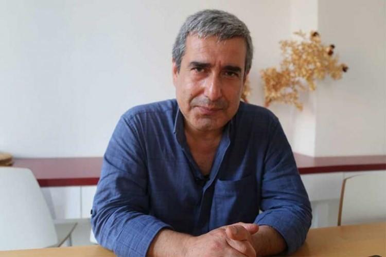 <p>Tele1'de Merdan Yanardağ ile program yapan diğer bir sözde gazeteci Musa Özuğurlu da Esed'in kaçıp gitmesiyle hüsrana uğrayanlardan. Hüsranı o kadar derin ki şu sıra tek dileği Şam'da İsrail tankları görebilmek.</p>