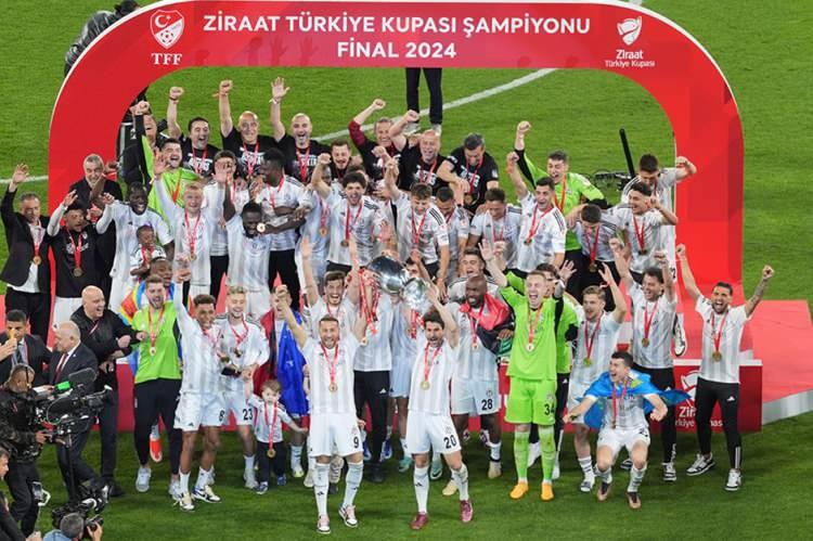 <p>Ziraat Türkiye Kupası Başarı Ödülü: Beşiktaş</p>
