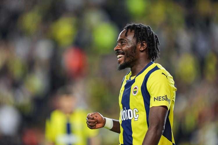 <p>Yılın Sağ Beki Ödülü: Osayi-Samuel</p>
