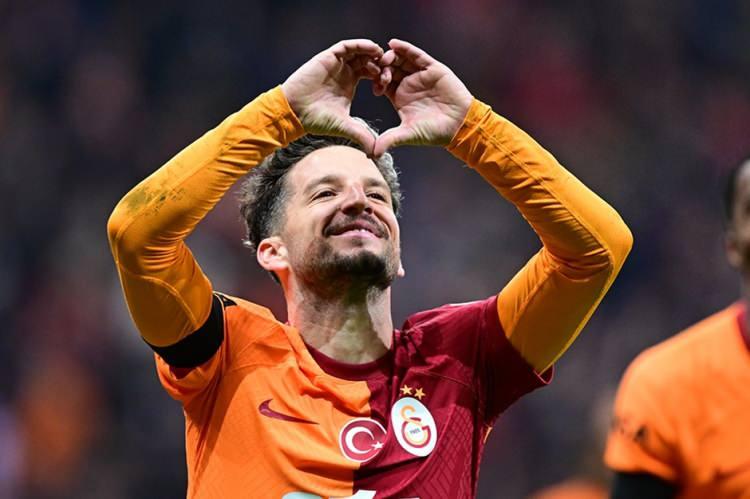 <p>Yılın 10 Numarası Ödülü: Dries Mertens</p>
