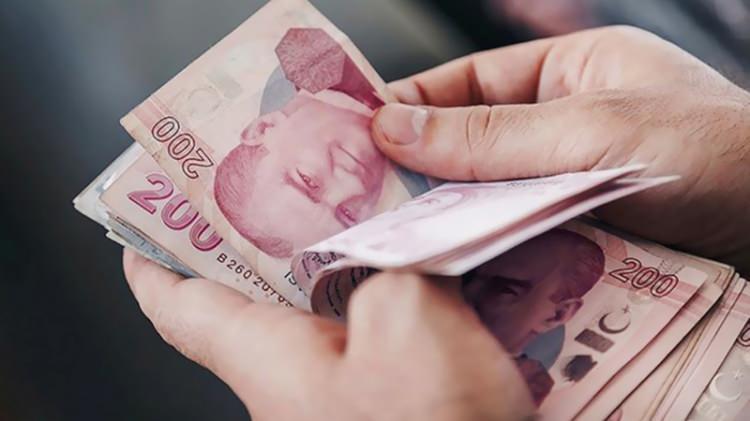 <p><strong>Askerlik borçlanması:</strong> Erkekler, askerlik dönemlerini borçlanarak prim gün sayılarını artırabilir ve emeklilik yaşını öne çekebilir.</p>