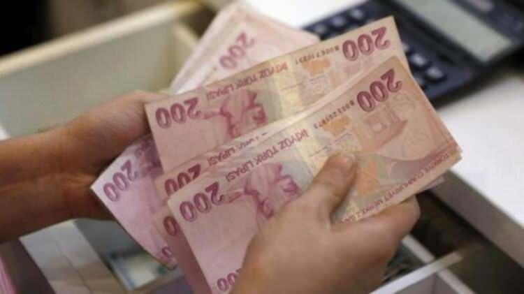<p><strong>EYT VE YENİ DÜZENLEMELERİN ETKİLERİ-</strong></p>
<p> </p>
<p>Emeklilikte Yaşa Takılanlar (EYT) yasası, 8 Eylül 1999 öncesinde sigorta girişi olanlara yaş şartı olmaksızın emeklilik imkanı sağladı.</p>