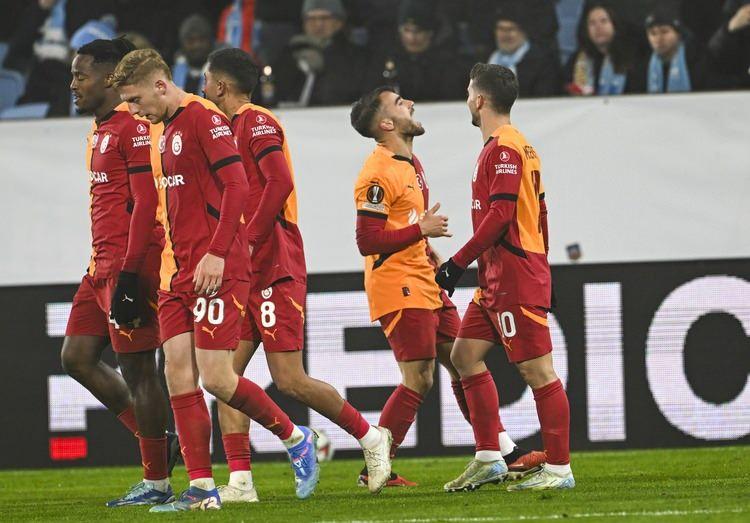<p>* Galatasaray | * 13.475 milyon euro<br />
<br />
<br />
*** Ligde olduğu gibi Avrupa'da da yoluna yenilgisiz devam eden Galatasaray böylece, bu sezon en fazla gelir elde eden Türk takımı oldu.</p>
