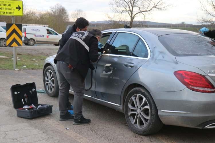 <p>Korkunç olay, Adapazarı ilçesi Karakamış Mahallesi'nde bulunan Sokak Hayvanları Geçici Bakımevi Tedavi ve Rehabilitasyon Merkezi mevkiinde hastane yolunda yaşandı. </p>
