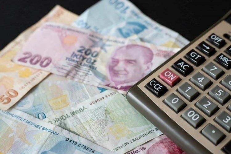 <p>Emekli banka promosyonlarında yeni fırsat kampanyaları aralık ayı itibarıyla yer almaya başladı. Yıl sonunun yaklaşmasıyla birlikte, emekli banka promosyon tutarları bankalarda yükseliyor.</p>