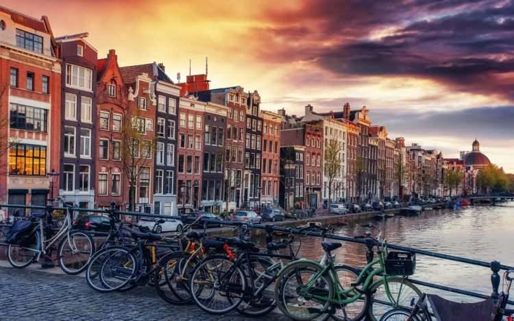 <p>AMSTERDAM, HOLLANDA</p>

<p> </p>
