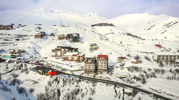 <p>Gürcistan polisi, 12 kişinin cansız bedenine Gudauri’deki bir restoranın üst katındaki uyku alanında Cumartesi günü ulaşıldığını kaydetti.</p>
