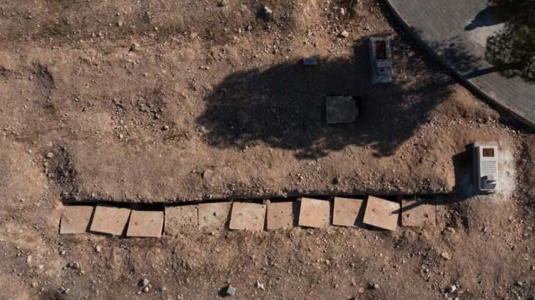 <p>Şam'ın dışındaki Bağdat Köprüsü bölgesinde bulunan ve devrik Beşşar Esed rejiminin öldürdüğü sivillere ait olduğu düşünülen ceset kalıntılarına rastlanan toplu mezarlık görüntülendi.</p>