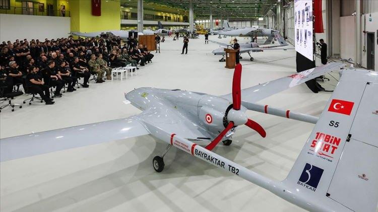 <p>Eğitimi tamamlayan 46 profesyonel arasında 7 görev operatörü, 23 mühendis ve teknisyen, 14 çok pilotlu uçak pilotu yer alıyor.</p>