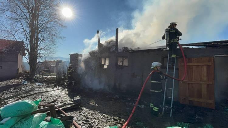 <p>&nbsp;İhbar &uuml;zerine olay yerine itfaiye, AFAD ve jandarma ekipleri sevk edildi.</p>
