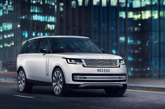 <p><span style="color:#B22222"><strong> Land Rover Range Rover</strong></span></p>
<p>Land Rover Range Rover, lüks SUV segmentinin önde gelen modellerinden biri olmasına rağmen, sıklıkla arıza yapan araçlar arasında yer alıyor. Kullanıcı geri bildirimlerine göre, araç sahiplerinin %50’sinden fazlası sorunlardan şikayetçi. Özellikle, aks ve süspansiyon sistemindeki arızalar öne çıkıyor ve bu sorunlar araçların %42,20’sini etkiliyor. Elektriksel sistem arızaları ise %20,79 ile ikinci sırada yer alıyor.</p>
<p>Arıza Puanı: 33</p>