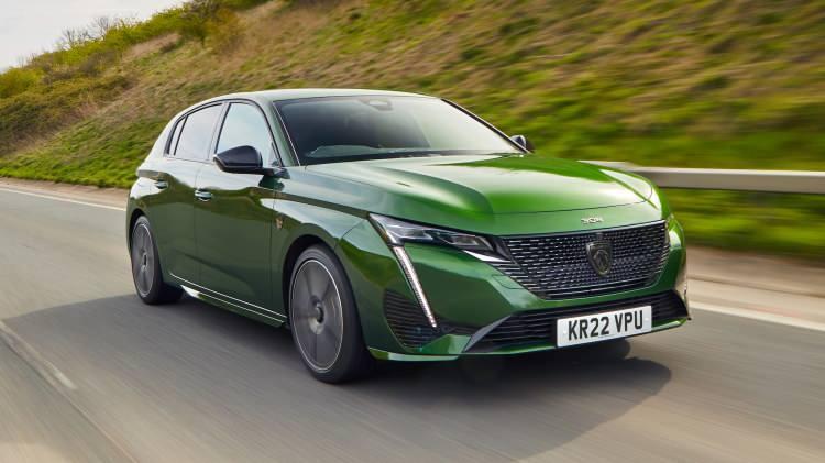 <p><span style="color:#B22222"><strong>Peugeot 308</strong></span></p>
<p>Peugeot 308, ülkemizde yaygın bir şekilde tercih edilen bir model olsa da, arıza oranları dikkat çekiyor. Araç sahiplerinin %50’sinden fazlası, modelin çeşitli sorunlar yaşadığını belirtiyor. En büyük sorun, motor bölümüyle ilgili olup, %25,60 oranında görülüyor. Ayrıca, ısıtma ve soğutma sistemindeki arızalar %19,32 oranında meydana geliyor.</p>
<p>Arıza Puanı: 18</p>
