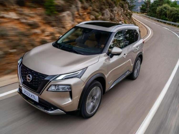 <p><span style="color:#B22222"><strong>Nissan X-Trail</strong></span></p>
<p>Nissan X-Trail, özellikle aks ve süspansiyon sistemindeki arızalarla kullanıcıların şikayet konusu oluyor. Bu modelde, %32,38 oranında aks ve süspansiyon arızası, %16,67 oranında elektriksel problemler ve %13,33 oranında motor arızaları öne çıkıyor.</p>
<p>Arıza Puanı: 16</p>