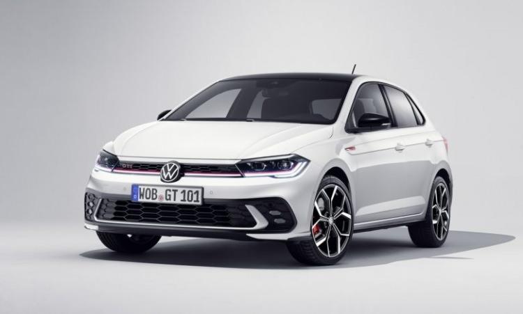 <p><span style="color:#B22222"><strong>Volkswagen Polo</strong></span></p>

<p>Volkswagen Polo, genellikle şehir içi kullanım için tercih edilen bir model olsa da, beklenmedik şekilde arıza yapan araçlar listesinde son sırada yer alıyor. Aks ve süspansiyon sistemindeki sorunlar %42,86 oranında görülürken, ısıtma ve soğutma sistemindeki arızalar %28,57 oranında tespit ediliyor.</p>

<p>Arıza Puanı: 14</p>
