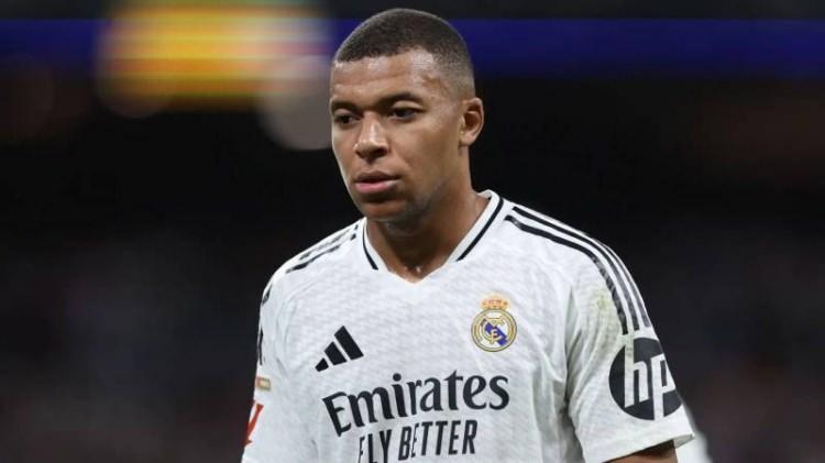 <p><strong>KYLIAN MBAPPÉ</strong></p>
<p> </p>
<p>Genç, dinamik ve hızlı karar alabilen Rishi Sunak, Mbappé’nin sahadaki enerjisini anımsatıyor. İngiltere’de ekonomik reformlar yaparken gösterdiği cesaret, Mbappé’nin gol yollarındaki cesaretiyle eşleşiyor.</p>