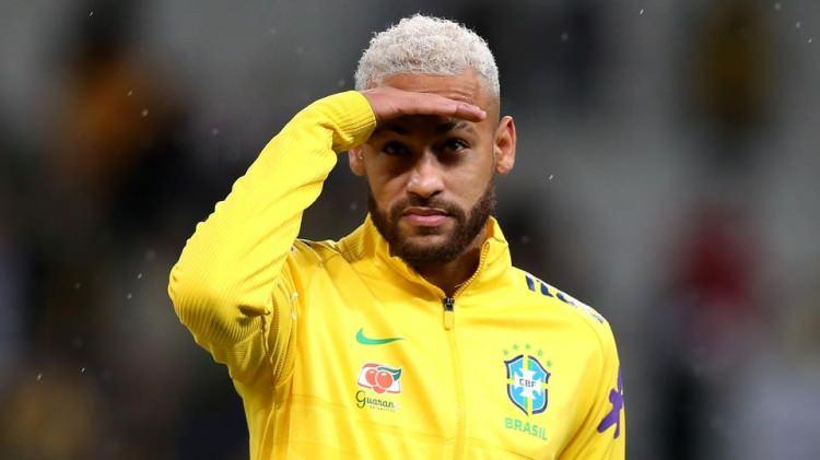 <p><strong>NEYMAR</strong></p>
<p> </p>
<p>Macron, karizmatik ve dikkat çekici bir lider. Tıpkı Neymar gibi zaman zaman gösterişi sevse de yeteneklerini konuşturmayı başarıyor.</p>