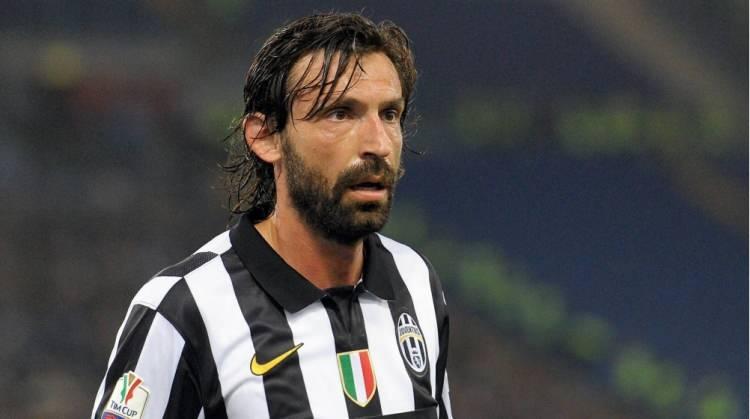 <p><strong>ANDREA PIRLO</strong></p>

<p> </p>

<p>Joe Biden, sakin ve stratejik bir lider olarak öne çıkıyor. Tıpkı Pirlo’nun orta sahadaki liderliği gibi, oyunu kuran ve rakibini doğru zamanda şaşırtan bir yönetim tarzı var.</p>
