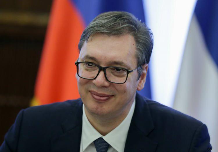 <p><strong><span style="color:#B22222">ALEKSANDAR VUČIĆ</span> | 577</strong></p>
<p> </p>
<p>Çin ile Sırbistan arasındaki dostluğun uzun ömürlü olması dileklerini dile getiren bir notta adını "577" olarak imzaladı </p>
<p> </p>
<p><strong>Sırbistan Devlet Başkanı</strong></p>