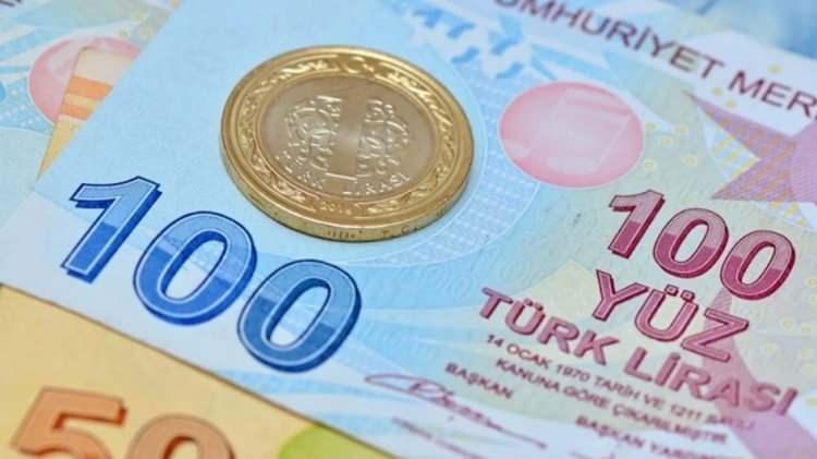 <p>Bunların 190 bini kamu işçisi, geri kalan özel sektörde çalışıyor. Maaş farkı nedeniyle bu kişilerin büyük çoğunluğunun emekli olmak isteyeceği düşünülüyor ve buna göre hazırlık yapılıyor.</p>