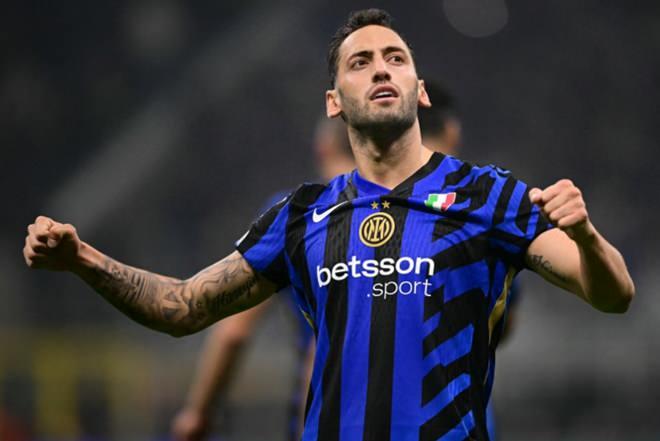 <p><strong>HAKAN ÇALHANOĞLU TAHTINI KAYBETTİ</strong></p>