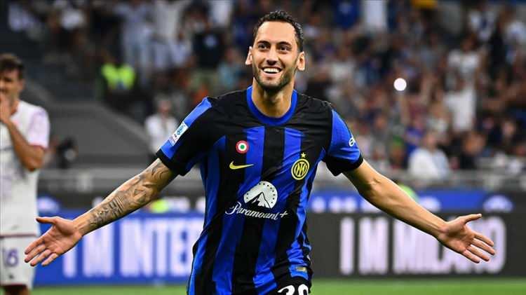 <p>3- Hakan Çalhanoğlu - Inter<br />
<br />
* 40 Milyon Euro</p>