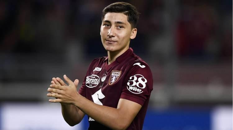 <p>Yaşadığı çapraz bağ sakatlığı nedeniyle sezonu kapatan Torino'nun Türk futbolcusu Emirhan İlkhan'ın yeni değeri ise 2.5 milyon euro olarak açıklandı.</p>