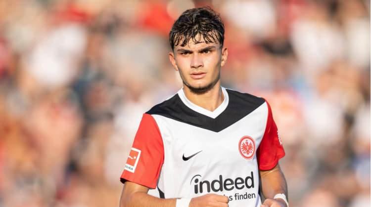 <p>14- Can Uzun - Eintracht Frankfurt<br />
<br />
* 12 Milyon Euro</p>
