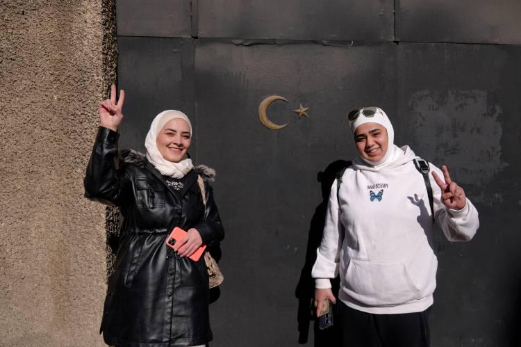 <p>61 yıllık Baas rejiminin devrilmesinin ardından Suriye'de 13 yıllık iç savaşın sonunda muhalif güçler ülkede kontrolü sağladı. </p>