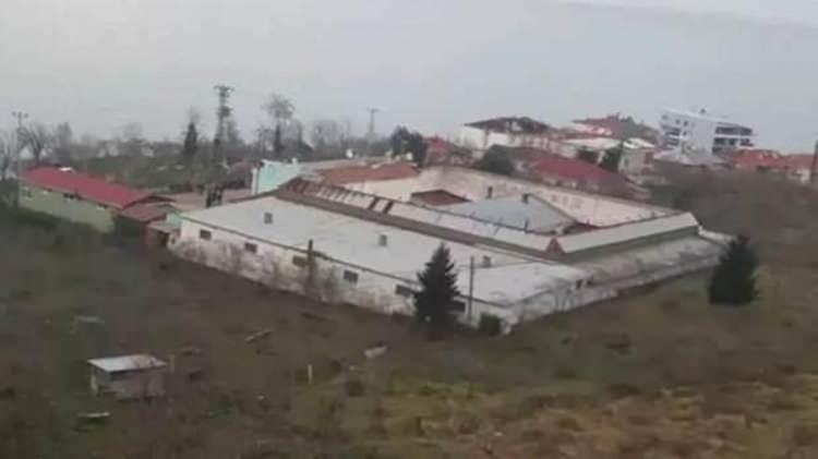 <p>İhalenin 30 Aralık 2024 tarihinde yapılacağı belirtilirken cezaevi ve arsasına bu fiyat üzerinden sahip olmak isteyenlerin yatıracağı geçici teminat tutarının ise 592 bin 500 TL olduğu bilgisi ilanda yer aldı.</p>