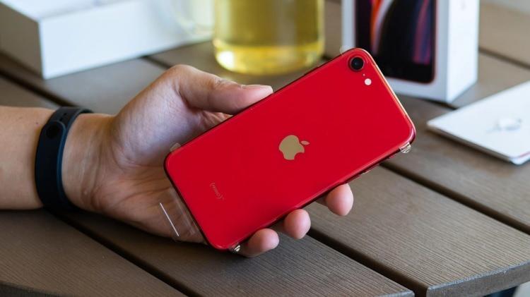 <p><strong><span style="color:#B22222">IPHONE SE (3. NESİL) </span> | 2022</strong></p>