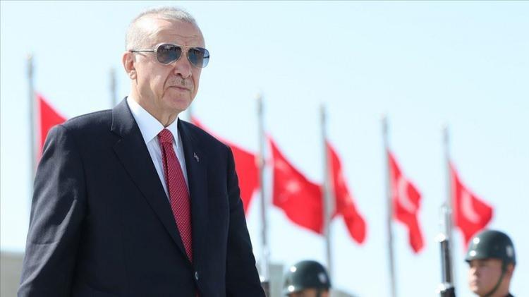 <p><strong>İSRAİL'İN SALDIRILARINI TÜRKİYE'YE FATURA ETTİ</strong></p>

<p>İran'ın İsrail'e attığı füzelerin bir İsrailliyi bile öldürememesi beceriksizliğini göz ardı eden gazete, Kaçak Esed'in rejiminin çökmesinin ardından Suriye topraklarında saldırılar başlatan İsrail'den Türkiye'yi sorumlu tuttu.<br />
<br />
<strong><em>Dünyanın dört bir yanında milyonlarca Suriyelinin yaptığı kutlamaları görmezden geldi ve Türkiye'nin onuruna bir kez daha şöyle dil uzattı:</em></strong></p>
