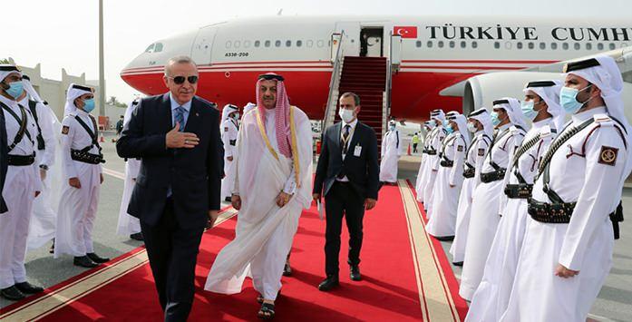 <p>Veli Nasır'ın analizinin önemli bir bölümünde İran'ın Suriye'yi kaybetmesi, bölgesel stratejisine vurulan bir darbe olarak değerlendirildi. Nasır bu durumun Tahran'ın ABD ve İsrail karşısındaki pozisyonunu zayıflattığını ancak İran'ı destekleyen siyasi yelpazedeki gözlemcilerin Esed'in düşüşüne tepkisinin, Türkiye'nin Suriye'deki kazanımlarının Tahran için acil bir endişe kaynağı olduğunu gösterdiğini dile getirdi.</p>
