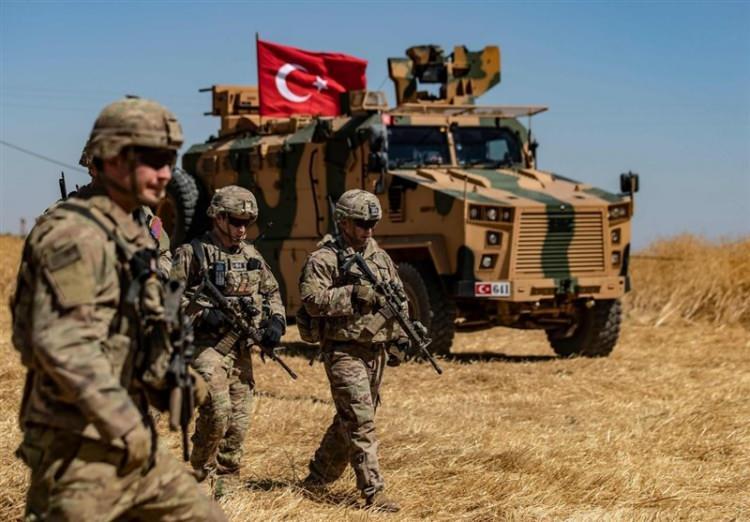 <p>Türk ordusuna ait birlikler zırhları, tankları, topları, insansız hava araçları ve helikopterleriyle bu bölgelere konuşlanmış ve kalıcı üsler kurmuştur.</p>
