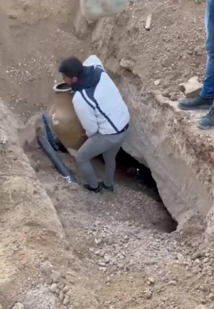 <p>Çevredekilerin ihbarı üzerine olay yerine kurtarma ekipleri sevk edildi. </p>
