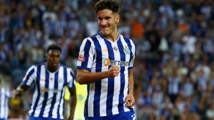<p>Porto'nun sezon başında İsveç ekibi Hammarby'den transfer ettiği Deniz Gül'ün piyasa değeri 4.5 milyon euroda sabit kaldı.</p>
