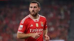 <p>Benfica'da top koşturan bir diğer milli futbolcu Orkun Kökçü'nün piyasa değeri de 28 milyon euroda sabit kaldı ve değişmedi.</p>