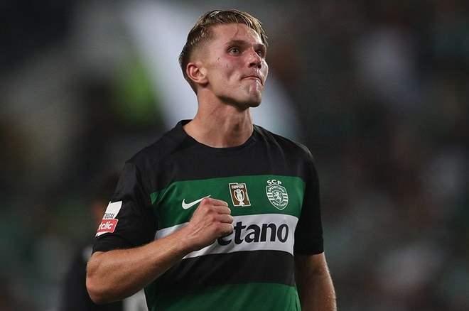 <p>1- Viktor Gyökeres | Sporting<br />
<br />
* 75 Milyon Euro<br />
<br />
*** Sporting'in İsveçli golcüsü Viktör Gyökeres Portekiz ligi tarihinin en değerli futbolcusu oldu.</p>