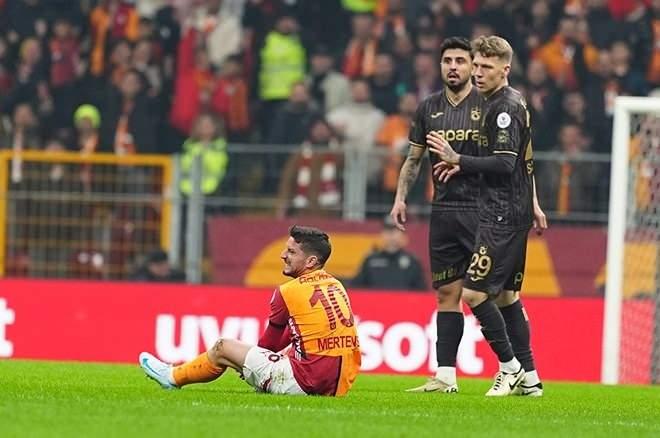 <p><strong>"Mertens'in bir golü, bir asisti vardı. Michy Batshuayi penaltıyı gole çevirerek 98. dakikada Yılmaz'ın kendi kalesine attığı golle skoru 4-3'e getirdi."</strong></p>

