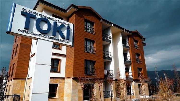 <p>Proje kapsamında satılacak konutlar incelendiğinde, en uygun konutun 534.167 TL peşinat, 120 ay vade ve 13.354 TL'den başlayan fiyatlarla satışa çıkartılacağı görüldü.</p>
<p> </p>