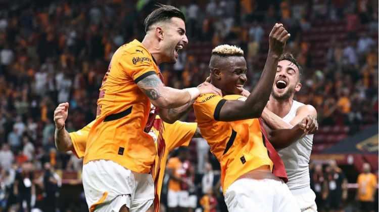 <p>Galatasaray, bu sezon forma sponsorluk anlaşmalarından da şimdiye kadar büyük bir geliri kasasına koydu.</p>
