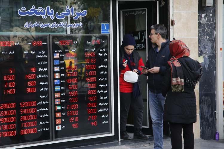 <p> Serbest piyasada doların satış kuru 77 bin tümene kadar çıktı. </p>