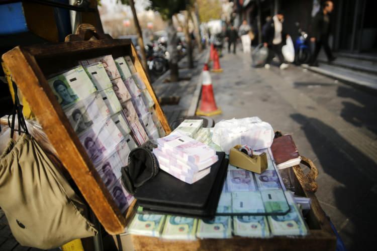 <p>ABD başkanlık seçimlerinin Donald Trump'ın tarafından kazanılmasının ardından dolar kuru, tüm dünyada yükselişe geçti.</p>