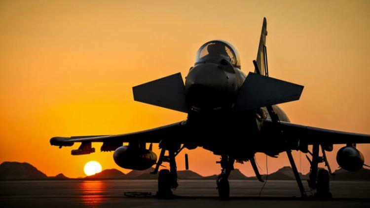 <p>Ayrıca uçağın gövdesi, radar görünürlüğünü minimumda tutan malzemelerden üretilmiştir.</p>

<p> </p>

<p><strong>Bu özellik, stealth (radar görünmezlik) teknolojileri kadar etkili olmasa da uçağın düşman radarları tarafından tespit edilmesini zorlaştırır.</strong></p>
