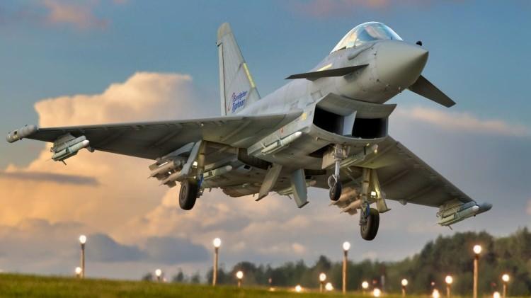 <p><span style="color:#B22222"><strong>EUROFİGHTHER SAVAŞ UÇAKLARI HANGİ OPERASYONLARDA KULLANILDI?</strong></span></p>
<p> </p>
<p>Typhoon, hem askeri tatbikatlarda hem de gerçek operasyonlarda kullanılmıştır</p>