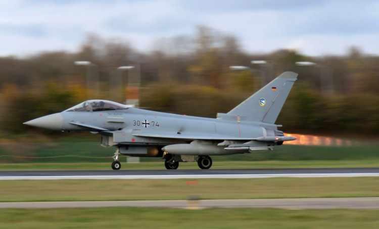 <p><strong>ÇOK AMAÇLI KULLANIM</strong></p>

<p> </p>

<p>Eurofighter Typhoon’lar çok amaçlı uçaklar olarak tasarlanmış olsalar da, bazı görevlerde daha özel uçaklar kadar etkili olmayabilirler</p>
