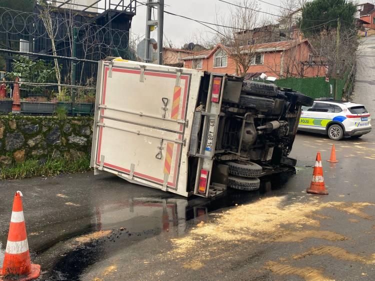 <p>Kaza anını gören Aytekin Yıldız,<strong> "Bayır aşağı kaymaya başladı, yaralıyı arkadaşla beraber biz çıkarttık. İki yaralı var, ambulans geldi hastaneye götürdü"</strong> dedi.</p>

<p> </p>
