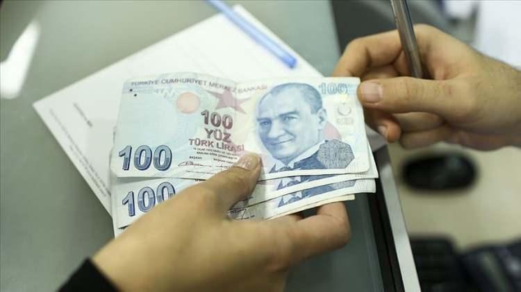 <p>TÜRK-İŞ'in zam talebi yüzde 74'lük artışa karşılık gelirken, kamuoyunda konuşulan bazı zam senaryoları dikkate alındığında, yeni asgari ücret için ortaya çıkan tahmini rakamlar yaklaşık olarak şöyle:</p>
<p> </p>