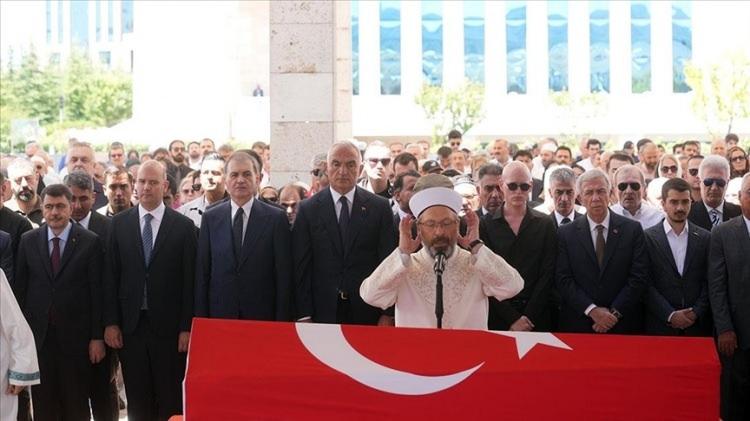 <p>Acısıyla-tatlısıyla geride kalmaya hazırlanan 2024 yılında, ünlüler dünyası bazı kayıplar yaşadı.</p>
