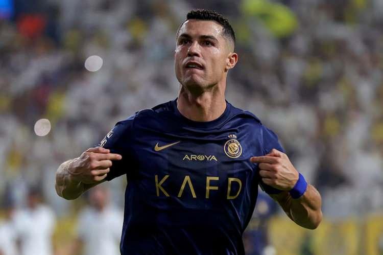 <p>1- Cristiano Ronaldo: 285 milyon dolar</p>